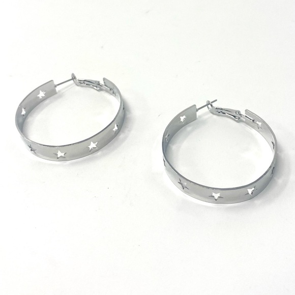 New Urban Outfitters Star Icon Hoop Earrings Cowboy Silver - Picture 5 of 7